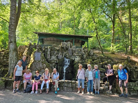 Unsere Gruppe am Wasserfall im Steinbachtal
