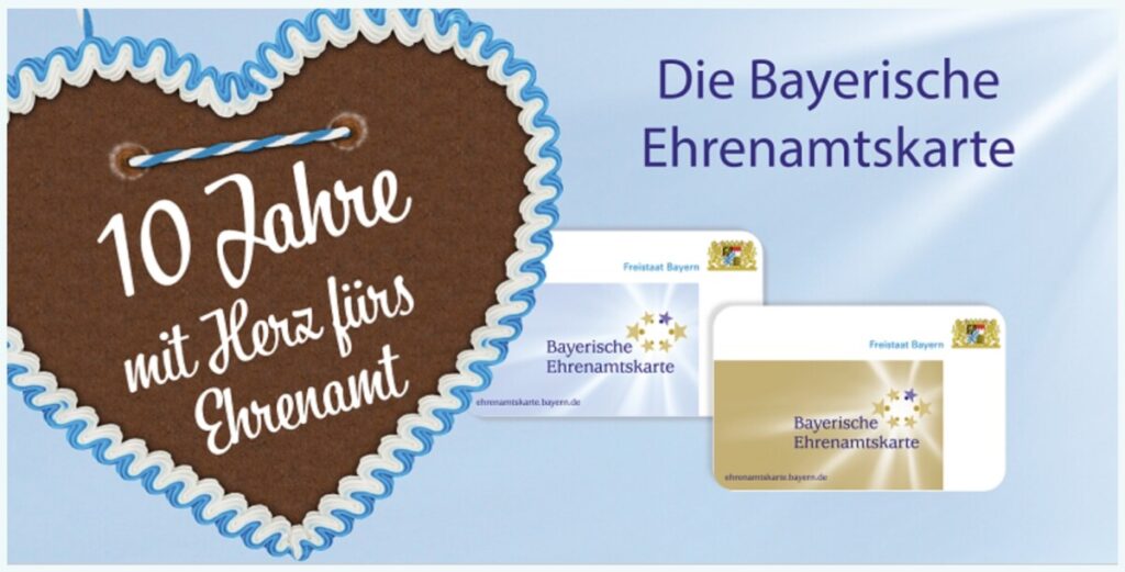 Bild "Die bayerische Ehrenamtskarte" mit Lebkuchenherz mit Aufschrift "10 Jahre mit Herz fürs Ehrenamt"